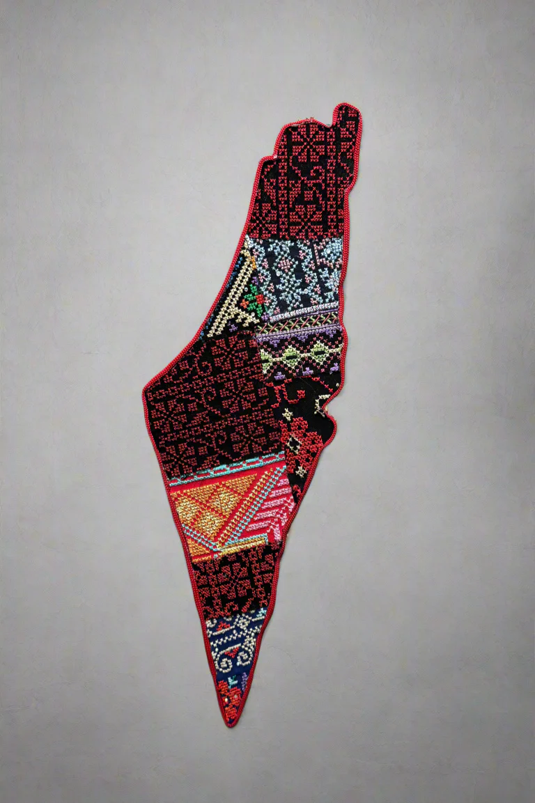Palestine Map Wall Hanging | Tatreez Patchwork on Wood – Handmade Assembly - Image 3