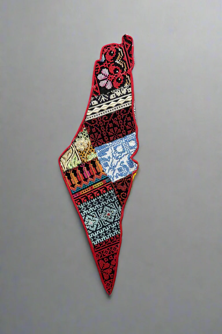 Palestine Map Wall Hanging | Tatreez Patchwork on Wood – Handmade Assembly - Image 4