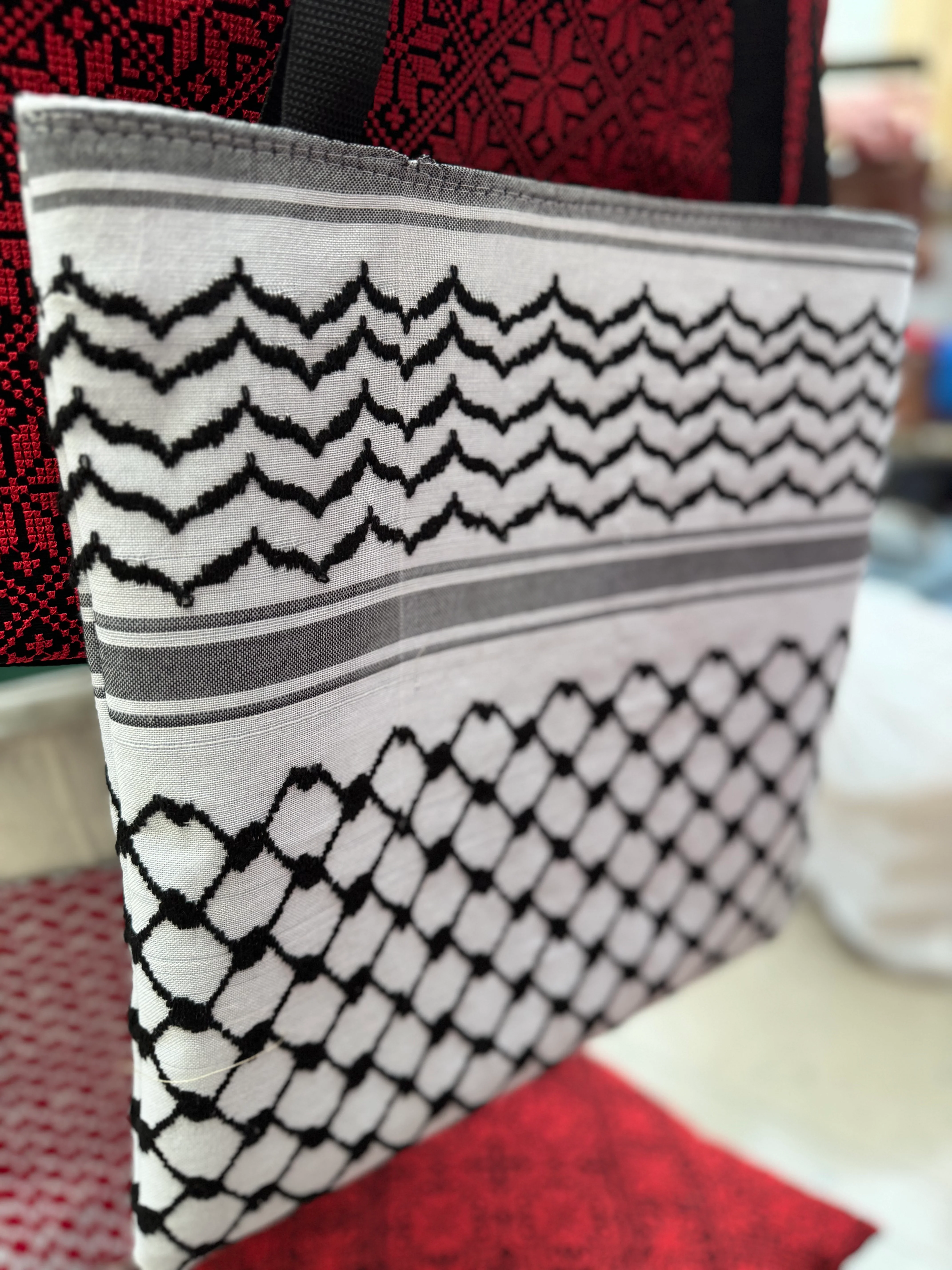 Premium Handcrafted Kufiya Tote Bag – Classic Palestinian Design with Spacious Zippered Enclosure - Image 4